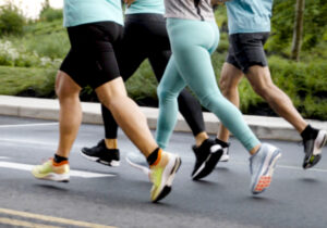 Pessoas praticando corrida