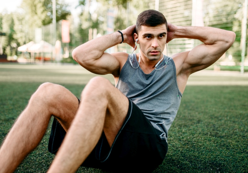 homem fazendo exercício físico