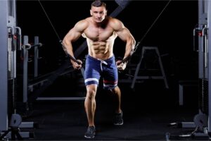 pessoa na academia treinando