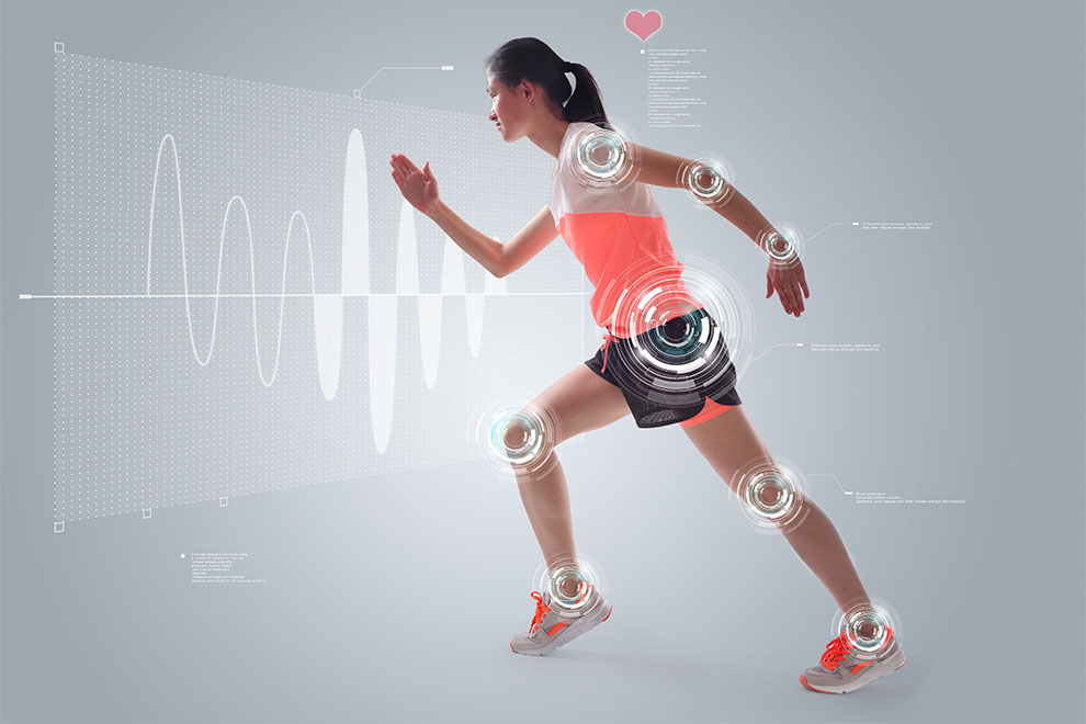 Mulher correndo com visualização de dados de saúde.